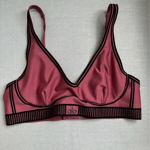 Alo Yoga Airlift Lineup Bra